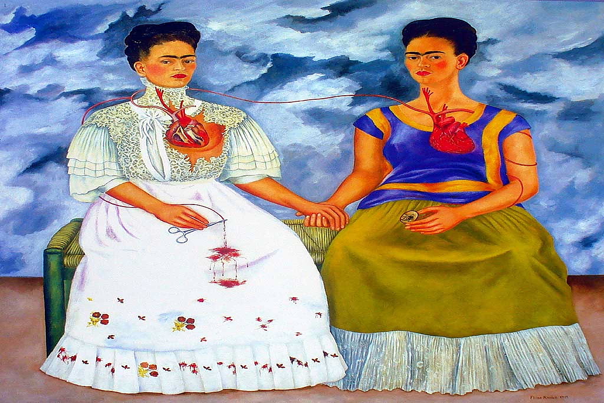 Fridas below the surface. Фрида Кало 1939. Frida Kahlo the two Fridas. Кристина Кало. Фрида Кало семейный портрет.